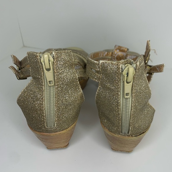 Gold glitter Dollhouse shoes circa 2000 size 7 - Picture 3 of 4